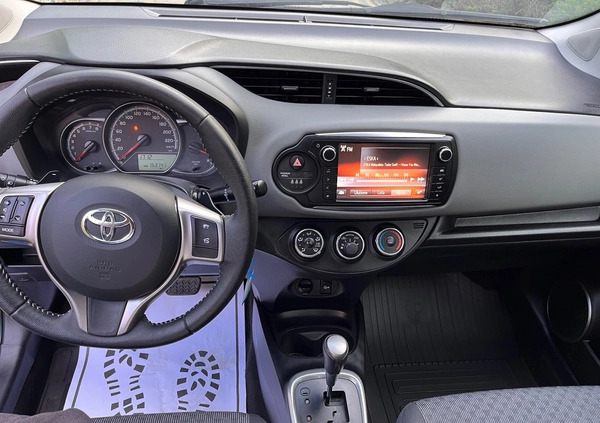 Toyota Yaris cena 39700 przebieg: 153000, rok produkcji 2015 z Dobrzyń nad Wisłą małe 379